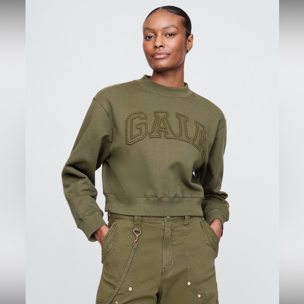 GAP X CULT GAIA CROPPED LOGO SWEATSHIRT SIZE XS IN OLIVE GREEN NIGHT